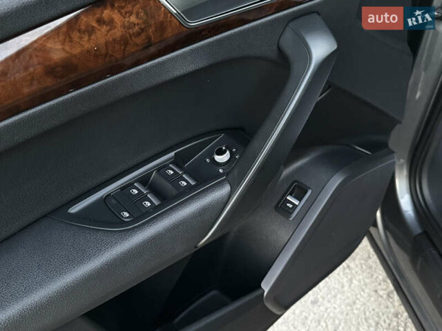 Серый Ауди Ку 5, объемом двигателя 1.98 л и пробегом 169 тыс. км за 25300 $, фото 25 на Automoto.ua