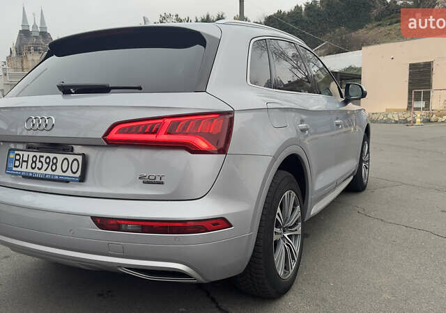 Серый Ауди Ку 5, объемом двигателя 1.98 л и пробегом 203 тыс. км за 25000 $, фото 2 на Automoto.ua