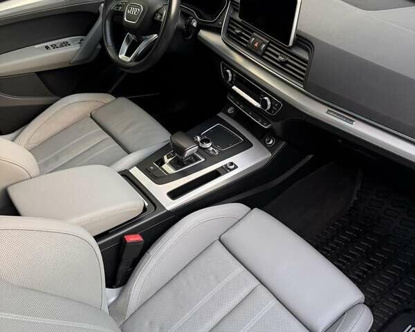 Сірий Ауді Ку 5, об'ємом двигуна 1.98 л та пробігом 102 тис. км за 33000 $, фото 12 на Automoto.ua