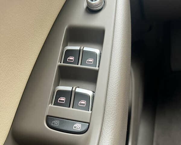 Серый Ауди Ку 5, объемом двигателя 1.98 л и пробегом 195 тыс. км за 18500 $, фото 19 на Automoto.ua