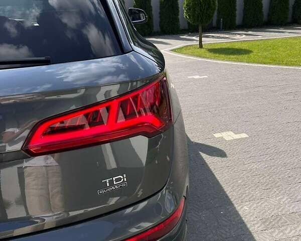 Серый Ауди Ку 5, объемом двигателя 1.97 л и пробегом 280 тыс. км за 28900 $, фото 5 на Automoto.ua