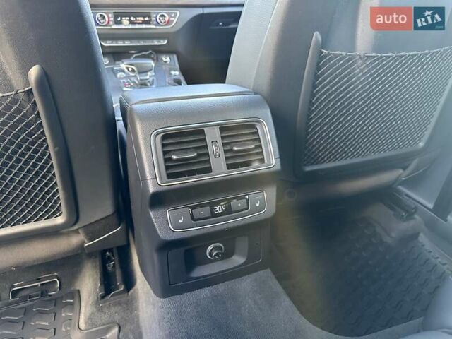 Серый Ауди Ку 5, объемом двигателя 1.98 л и пробегом 90 тыс. км за 25550 $, фото 15 на Automoto.ua