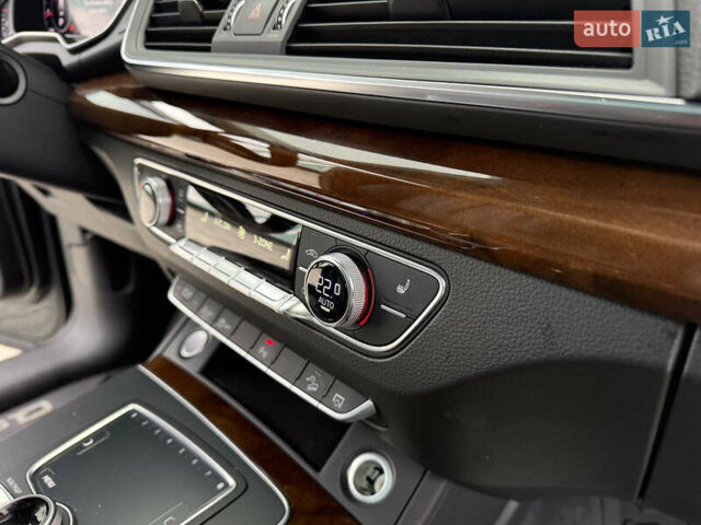 Сірий Ауді Ку 5, об'ємом двигуна 2 л та пробігом 123 тис. км за 26500 $, фото 28 на Automoto.ua