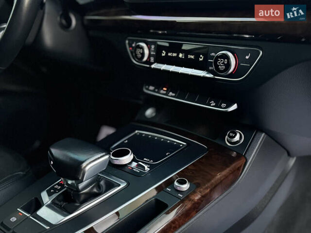 Серый Ауди Ку 5, объемом двигателя 1.98 л и пробегом 169 тыс. км за 25300 $, фото 52 на Automoto.ua