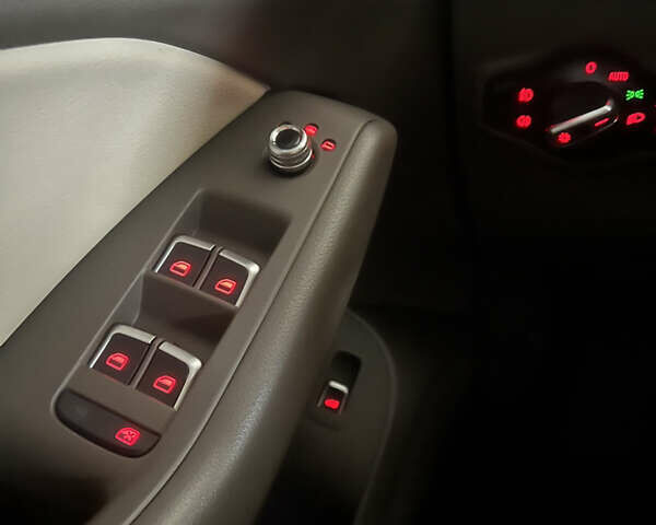 Серый Ауди Ку 5, объемом двигателя 1.98 л и пробегом 195 тыс. км за 18500 $, фото 26 на Automoto.ua