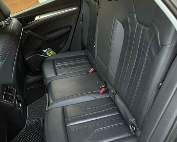 Серый Ауди Ку 5, объемом двигателя 2 л и пробегом 219 тыс. км за 28500 $, фото 7 на Automoto.ua