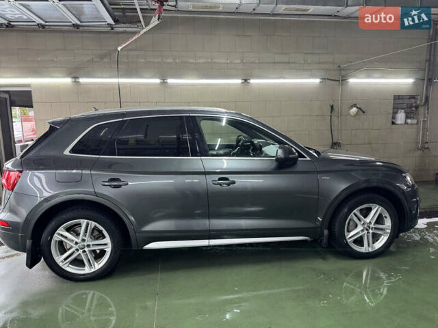 Серый Ауди Ку 5, объемом двигателя 1.97 л и пробегом 131 тыс. км за 35000 $, фото 2 на Automoto.ua