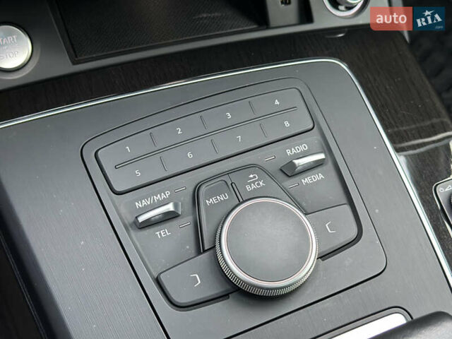 Сірий Ауді Ку 5, об'ємом двигуна 2 л та пробігом 99 тис. км за 27300 $, фото 26 на Automoto.ua