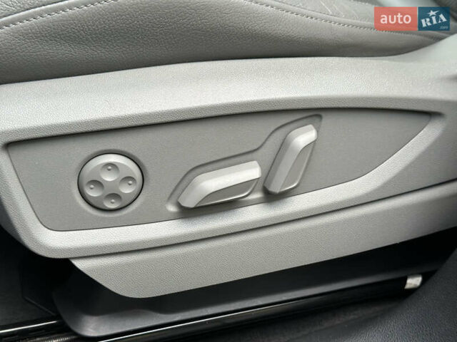 Сірий Ауді Ку 5, об'ємом двигуна 2 л та пробігом 99 тис. км за 27300 $, фото 11 на Automoto.ua