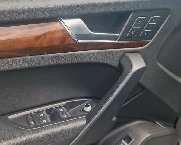 Серый Ауди Ку 5, объемом двигателя 2 л и пробегом 110 тыс. км за 25999 $, фото 3 на Automoto.ua