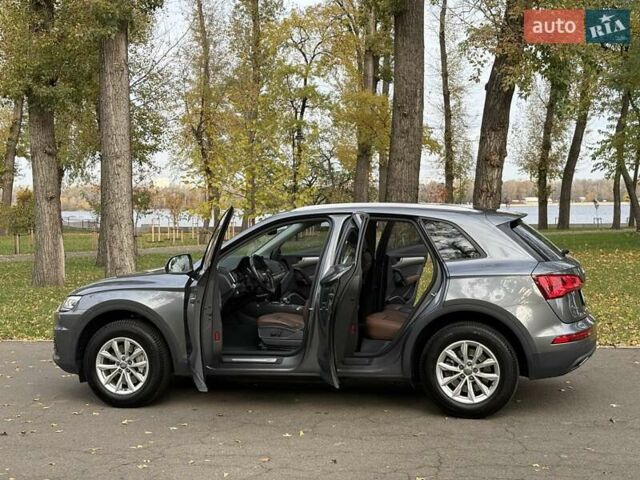 Ауди Ку 5 2017 в Киеве на Automoto.ua Серый Ауди Ку 5, объемом двигателя 1.97 л и пробегом 190 тыс. км за 26500 $, фото 31 на Automoto.ua