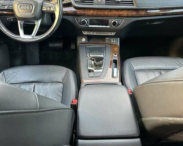 Сірий Ауді Ку 5, об'ємом двигуна 1.98 л та пробігом 190 тис. км за 20900 $, фото 8 на Automoto.ua