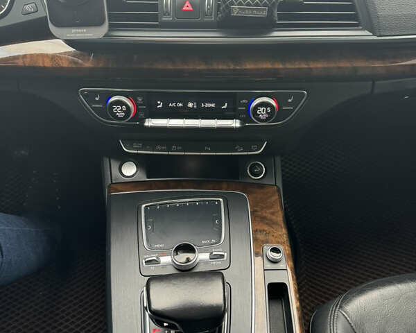 Сірий Ауді Ку 5, об'ємом двигуна 1.98 л та пробігом 225 тис. км за 22300 $, фото 13 на Automoto.ua