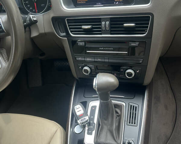 Серый Ауди Ку 5, объемом двигателя 1.98 л и пробегом 195 тыс. км за 18500 $, фото 15 на Automoto.ua