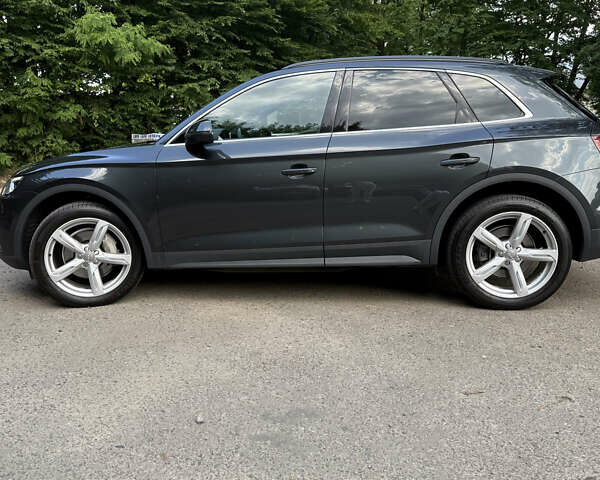 Серый Ауди Ку 5, объемом двигателя 1.97 л и пробегом 108 тыс. км за 36200 $, фото 3 на Automoto.ua