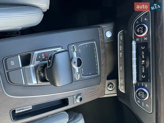 Серый Ауди Ку 5, объемом двигателя 2 л и пробегом 163 тыс. км за 24800 $, фото 19 на Automoto.ua