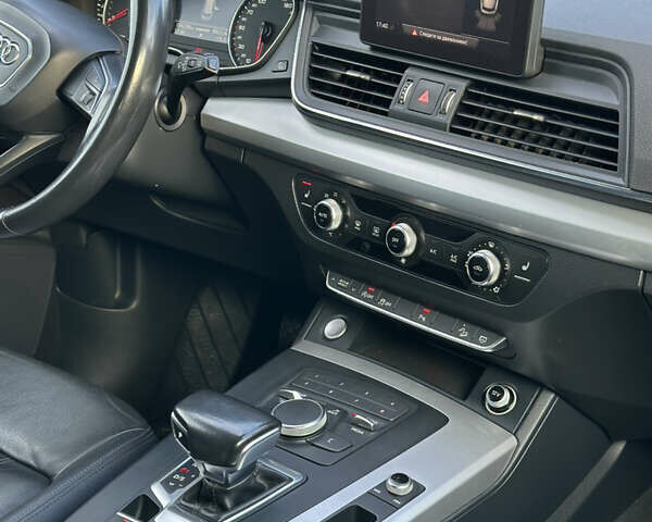 Сірий Ауді Ку 5, об'ємом двигуна 2 л та пробігом 194 тис. км за 29500 $, фото 33 на Automoto.ua
