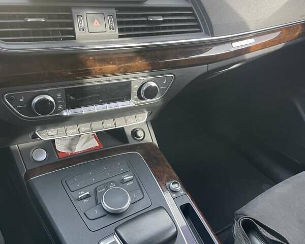 Сірий Ауді Ку 5, об'ємом двигуна 1.98 л та пробігом 240 тис. км за 25500 $, фото 2 на Automoto.ua