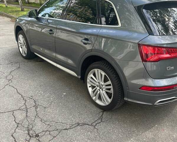 Серый Ауди Ку 5, объемом двигателя 2 л и пробегом 86 тыс. км за 32500 $, фото 2 на Automoto.ua