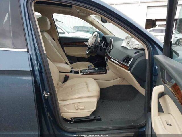 Сірий Ауді Ку 5, об'ємом двигуна 2 л та пробігом 79 тис. км за 17900 $, фото 6 на Automoto.ua