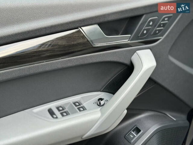 Сірий Ауді Ку 5, об'ємом двигуна 2 л та пробігом 99 тис. км за 27300 $, фото 14 на Automoto.ua