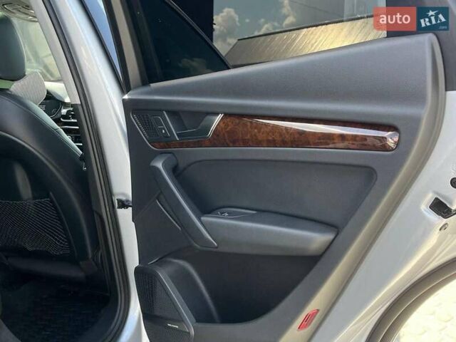 Серый Ауди Ку 5, объемом двигателя 2 л и пробегом 198 тыс. км за 23540 $, фото 24 на Automoto.ua