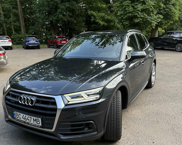 Серый Ауди Ку 5, объемом двигателя 1.97 л и пробегом 108 тыс. км за 36200 $, фото 2 на Automoto.ua