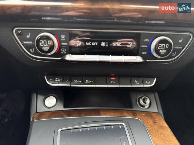 Серый Ауди Ку 5, объемом двигателя 2 л и пробегом 169 тыс. км за 25300 $, фото 12 на Automoto.ua