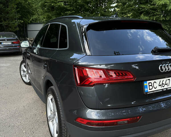 Серый Ауди Ку 5, объемом двигателя 1.97 л и пробегом 108 тыс. км за 36200 $, фото 4 на Automoto.ua