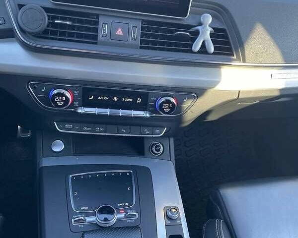 Серый Ауди Ку 5, объемом двигателя 1.97 л и пробегом 280 тыс. км за 28900 $, фото 13 на Automoto.ua