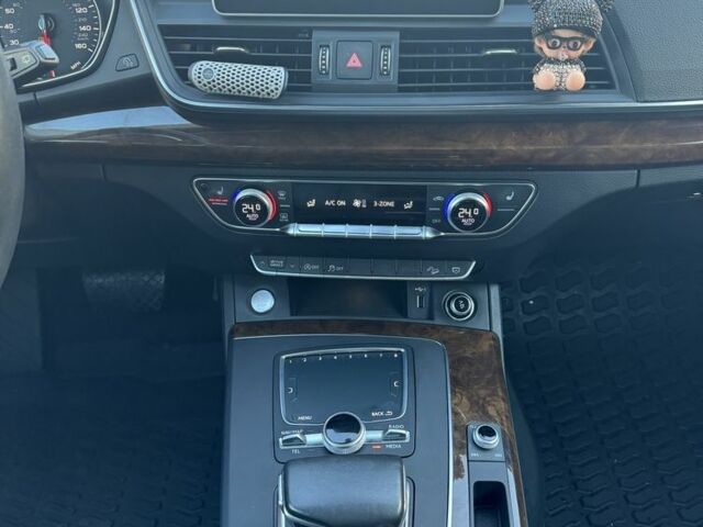 Сірий Ауді Ку 5, об'ємом двигуна 2 л та пробігом 143 тис. км за 23500 $, фото 10 на Automoto.ua