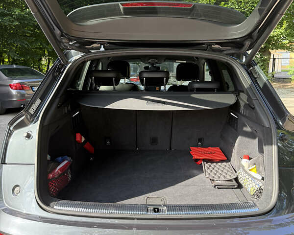 Серый Ауди Ку 5, объемом двигателя 1.97 л и пробегом 108 тыс. км за 36200 $, фото 9 на Automoto.ua