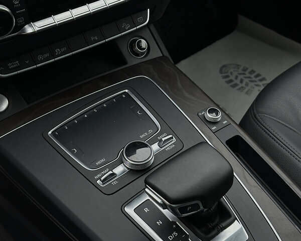 Сірий Ауді Ку 5, об'ємом двигуна 1.98 л та пробігом 124 тис. км за 24000 $, фото 16 на Automoto.ua