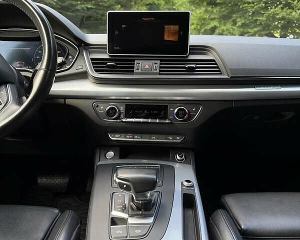 Серый Ауди Ку 5, объемом двигателя 1.97 л и пробегом 108 тыс. км за 36200 $, фото 13 на Automoto.ua