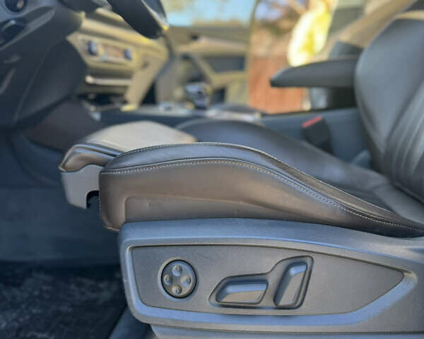 Серый Ауди Ку 5, объемом двигателя 1.97 л и пробегом 165 тыс. км за 32900 $, фото 16 на Automoto.ua