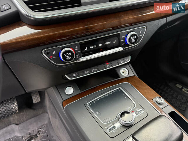 Сірий Ауді Ку 5, об'ємом двигуна 2 л та пробігом 123 тис. км за 26500 $, фото 31 на Automoto.ua