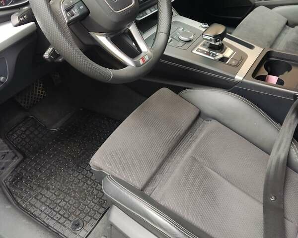 Сірий Ауді Ку 5, об'ємом двигуна 1.97 л та пробігом 81 тис. км за 22000 $, фото 6 на Automoto.ua