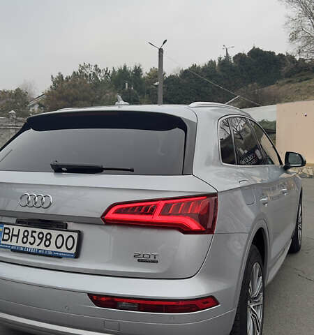 Серый Ауди Ку 5, объемом двигателя 1.98 л и пробегом 203 тыс. км за 25000 $, фото 4 на Automoto.ua