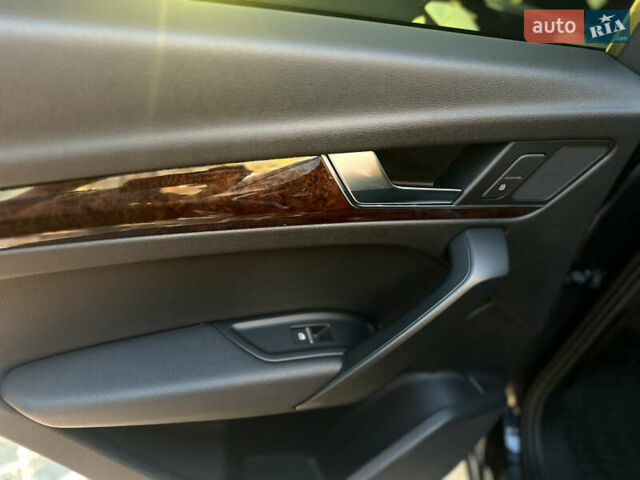 Сірий Ауді Ку 5, об'ємом двигуна 2 л та пробігом 160 тис. км за 21900 $, фото 30 на Automoto.ua