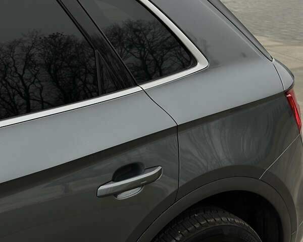 Сірий Ауді Ку 5, об'ємом двигуна 1.98 л та пробігом 124 тис. км за 24000 $, фото 6 на Automoto.ua