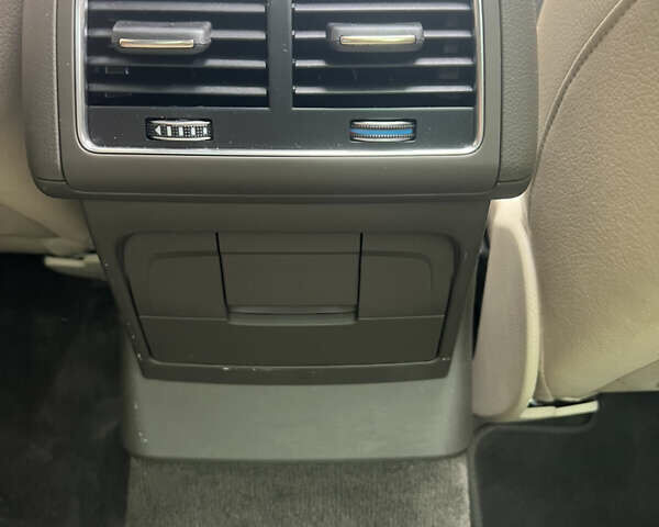 Серый Ауди Ку 5, объемом двигателя 1.98 л и пробегом 195 тыс. км за 18500 $, фото 21 на Automoto.ua