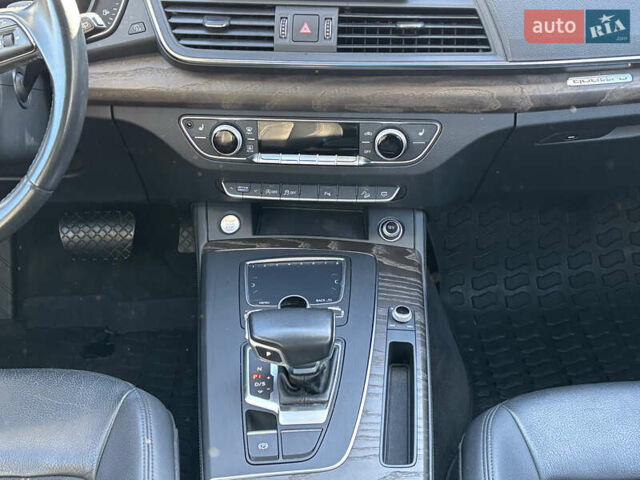 Серый Ауди Ку 5, объемом двигателя 1.98 л и пробегом 85 тыс. км за 26900 $, фото 29 на Automoto.ua