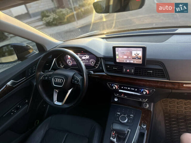 Сірий Ауді Ку 5, об'ємом двигуна 2 л та пробігом 160 тис. км за 21900 $, фото 22 на Automoto.ua