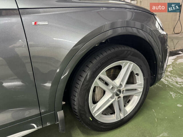 Серый Ауди Ку 5, объемом двигателя 1.97 л и пробегом 131 тыс. км за 35000 $, фото 4 на Automoto.ua