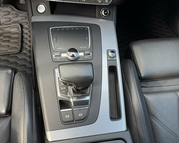 Серый Ауди Ку 5, объемом двигателя 1.97 л и пробегом 108 тыс. км за 36200 $, фото 16 на Automoto.ua