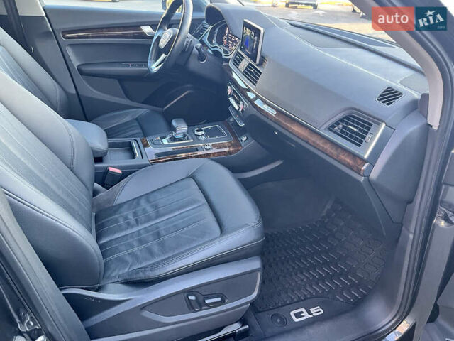 Серый Ауди Ку 5, объемом двигателя 1.98 л и пробегом 110 тыс. км за 25000 $, фото 43 на Automoto.ua