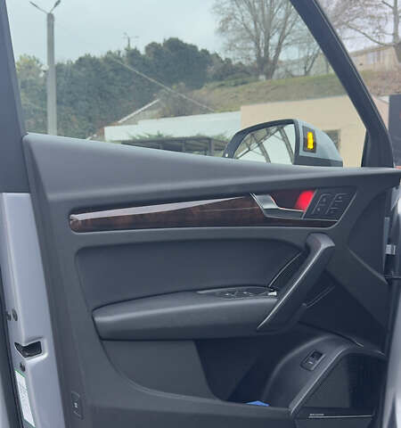 Серый Ауди Ку 5, объемом двигателя 1.98 л и пробегом 203 тыс. км за 25000 $, фото 15 на Automoto.ua