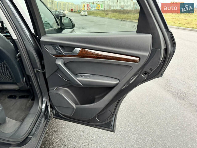 Сірий Ауді Ку 5, об'ємом двигуна 2 л та пробігом 136 тис. км за 24999 $, фото 52 на Automoto.ua