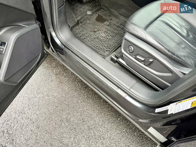 Сірий Ауді Ку 5, об'ємом двигуна 2 л та пробігом 136 тис. км за 24999 $, фото 31 на Automoto.ua