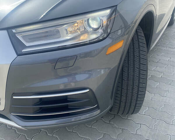 Сірий Ауді Ку 5, об'ємом двигуна 2 л та пробігом 210 тис. км за 21600 $, фото 8 на Automoto.ua